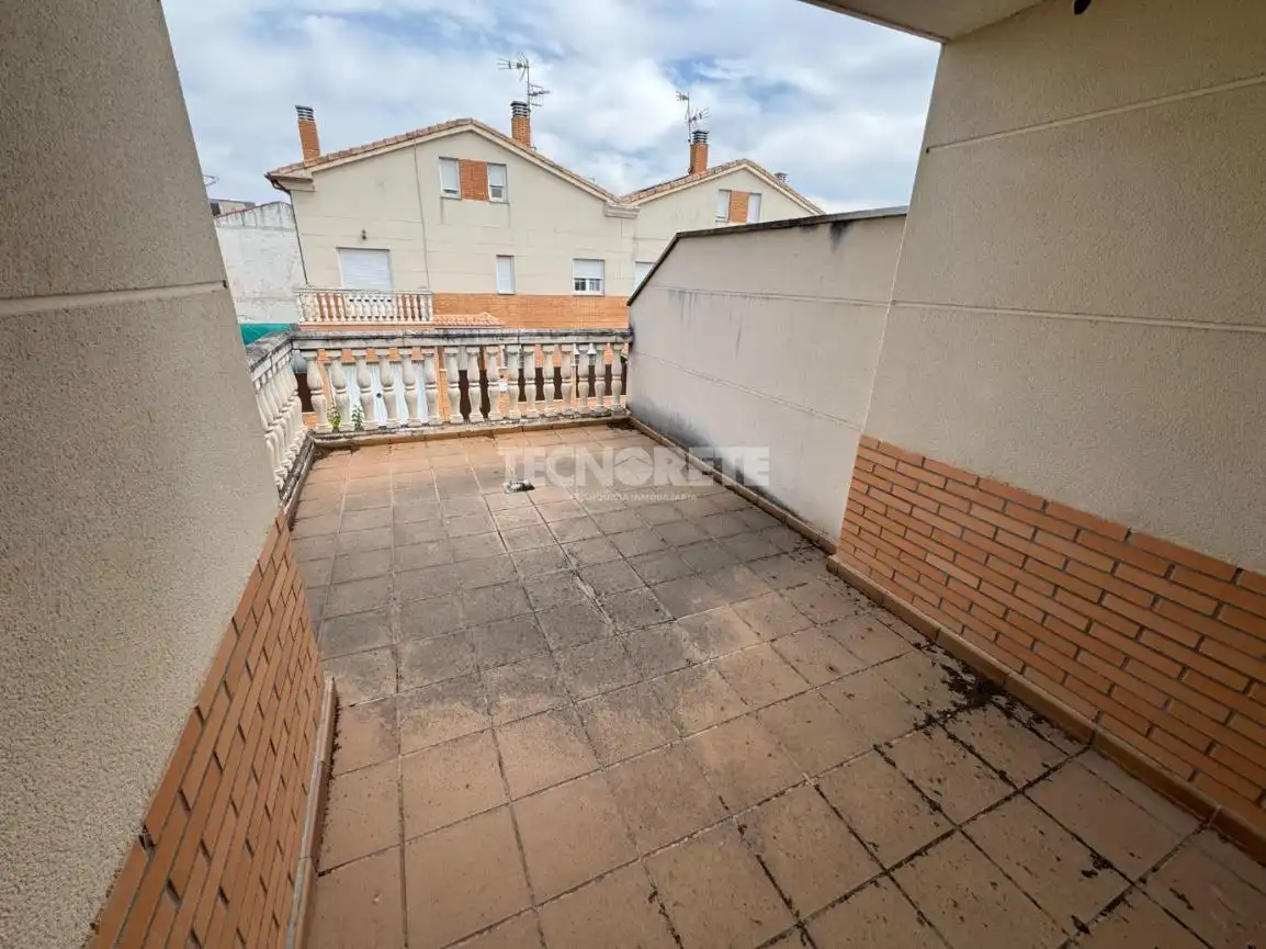 Casa aparellada amb terrassa en venda a Yunquera de Henares, imagen 41