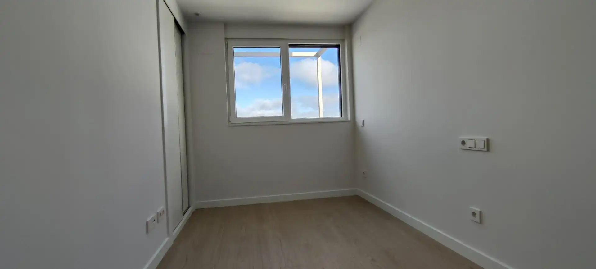 Schlafzimmer von Dachboden zum Verkauf in Valladolid mit Heizung, Terrasse und Abstellraum