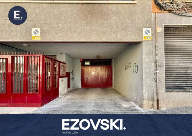 Garaje en Venta en Avenida CONDE DE LUMIARES en Altozano - Conde Lumiares