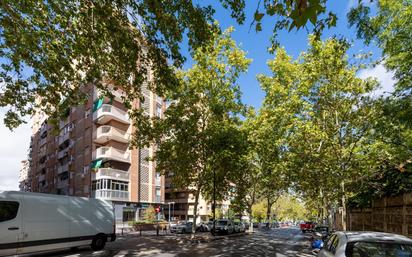 Exterior view of Flat for sale in  Granada Capital  with Terrace and Balcony