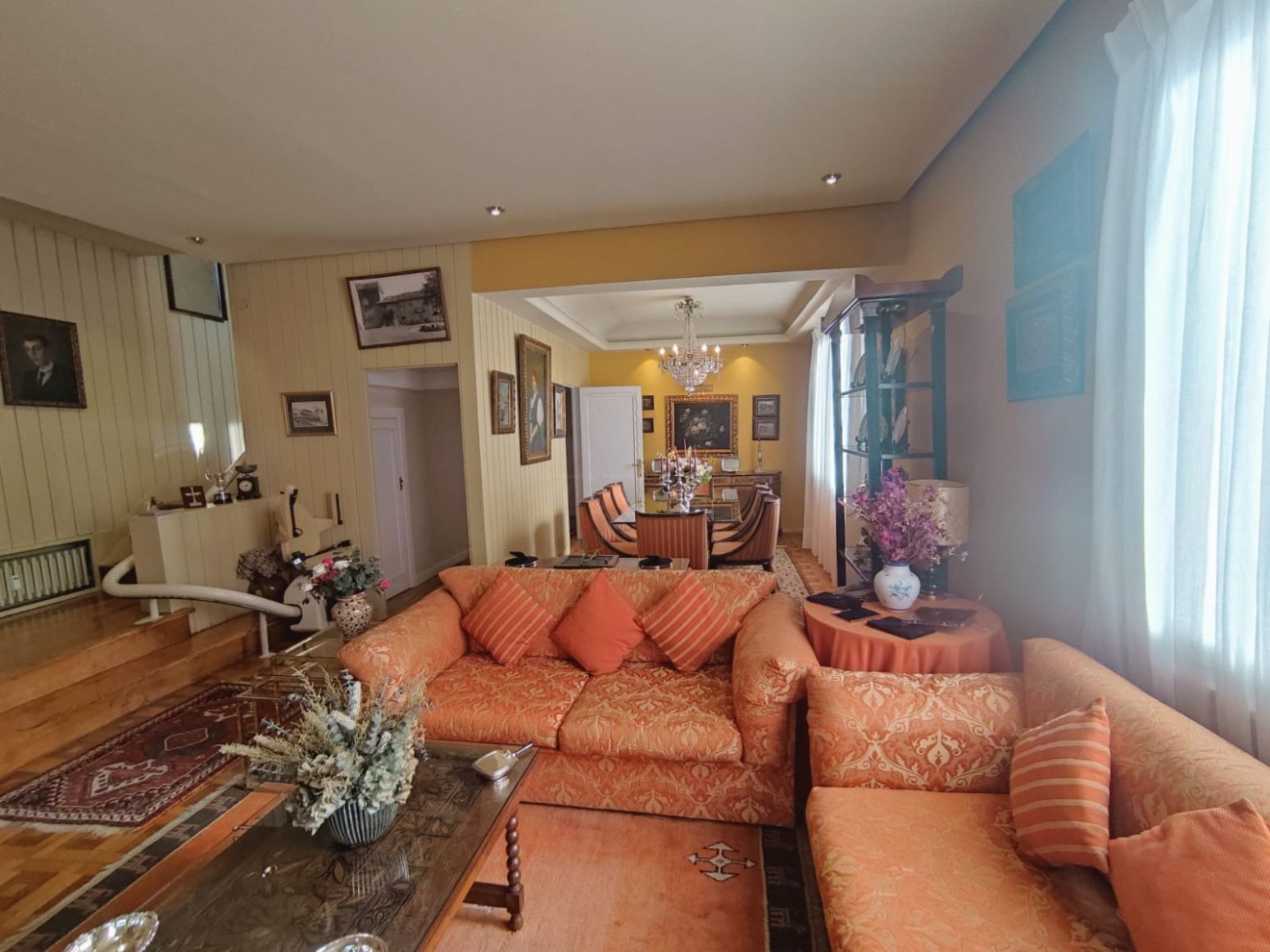 Sala de estar de Piso en venta en Oviedo  con Calefacción, Parquet y Trastero