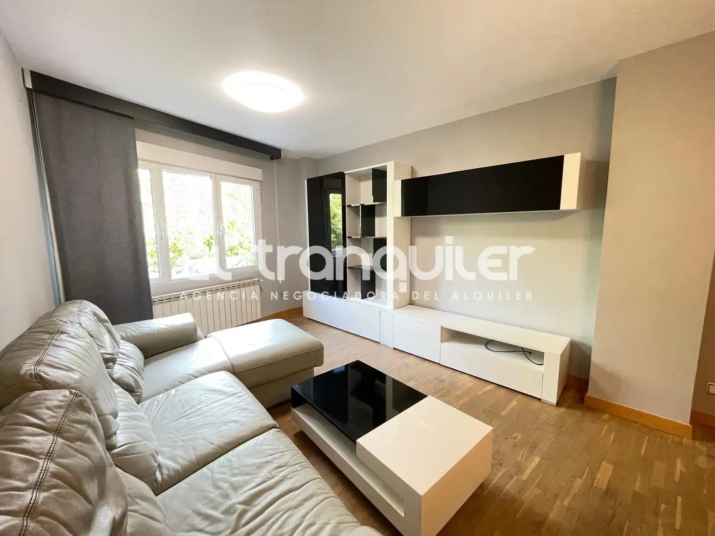 Sala d'estar de Pis de lloguer en San Sebastián de los Reyes amb Aire condicionat, Parquet i Moblat