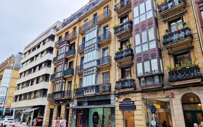 Vista exterior de Pis en venda en Donostia - San Sebastián  amb Balcó