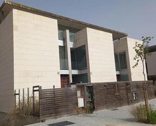 Vista exterior de Casa adosada en venda en Móra d'Ebre amb Calefacció i Jardí privat