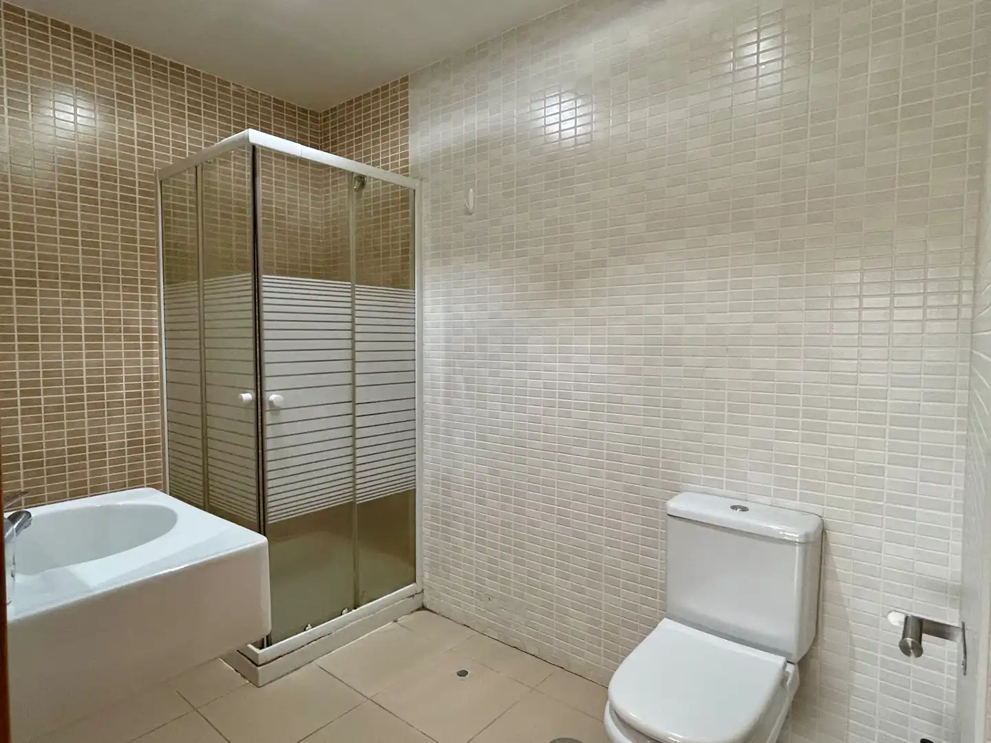 Bathroom of Flat for sale in Las Palmas de Gran Canaria  with Storage room, Furnished and Oven