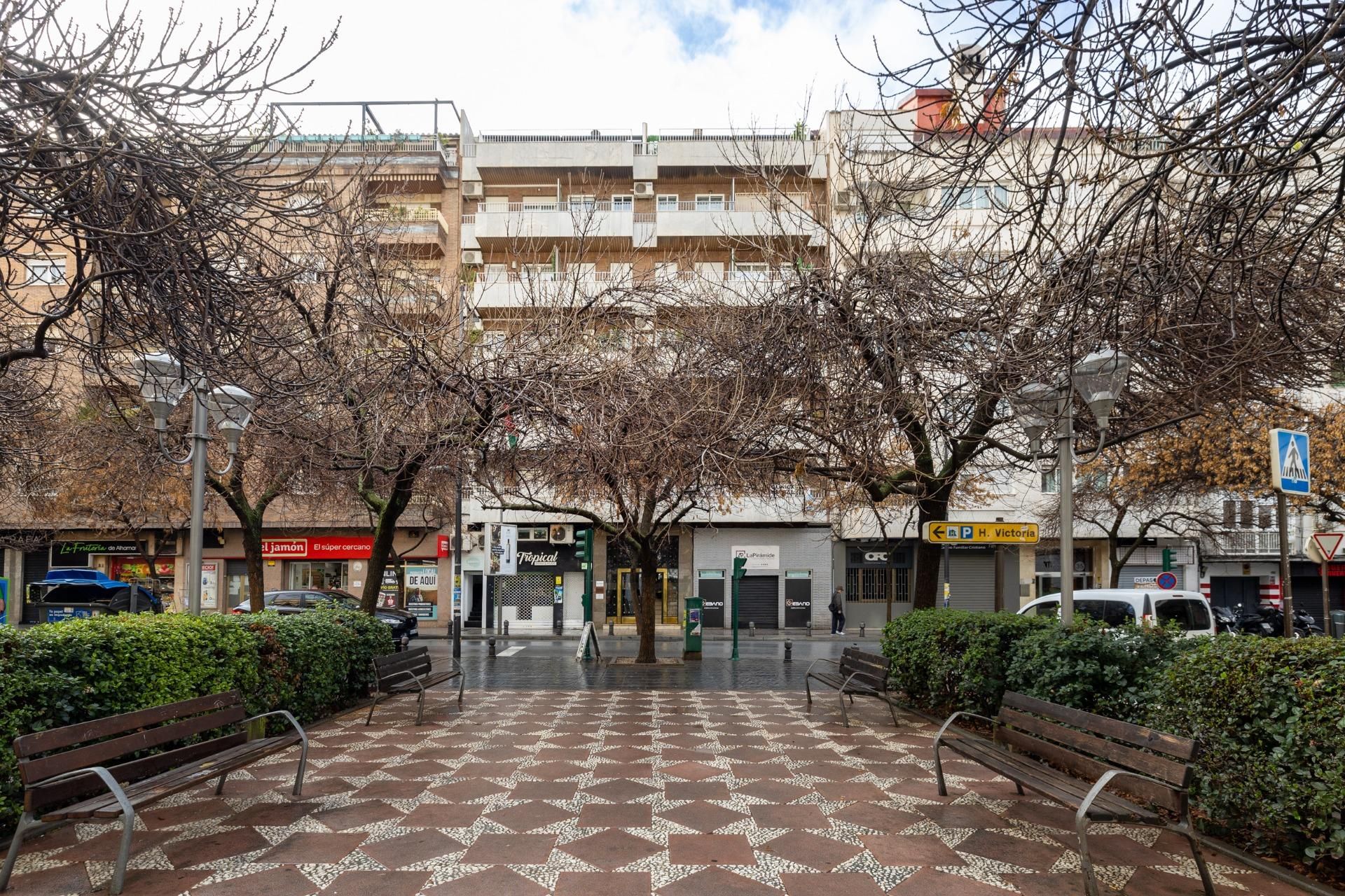 Exterior view of Flat for sale in  Granada Capital