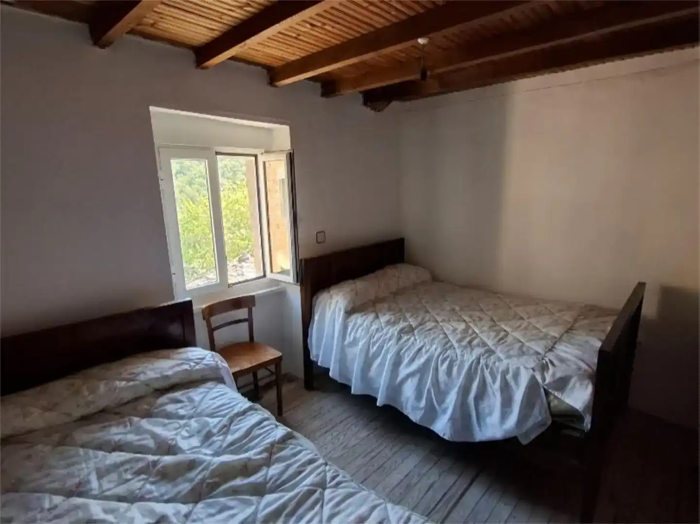 Dormitori de Finca rústica en venda en Illano amb Moblat