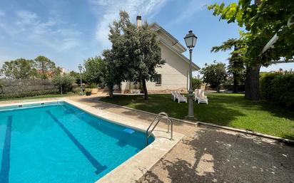 Swimming pool of House or chalet for sale in Aranjuez  with Private garden, Terrace and Storage room