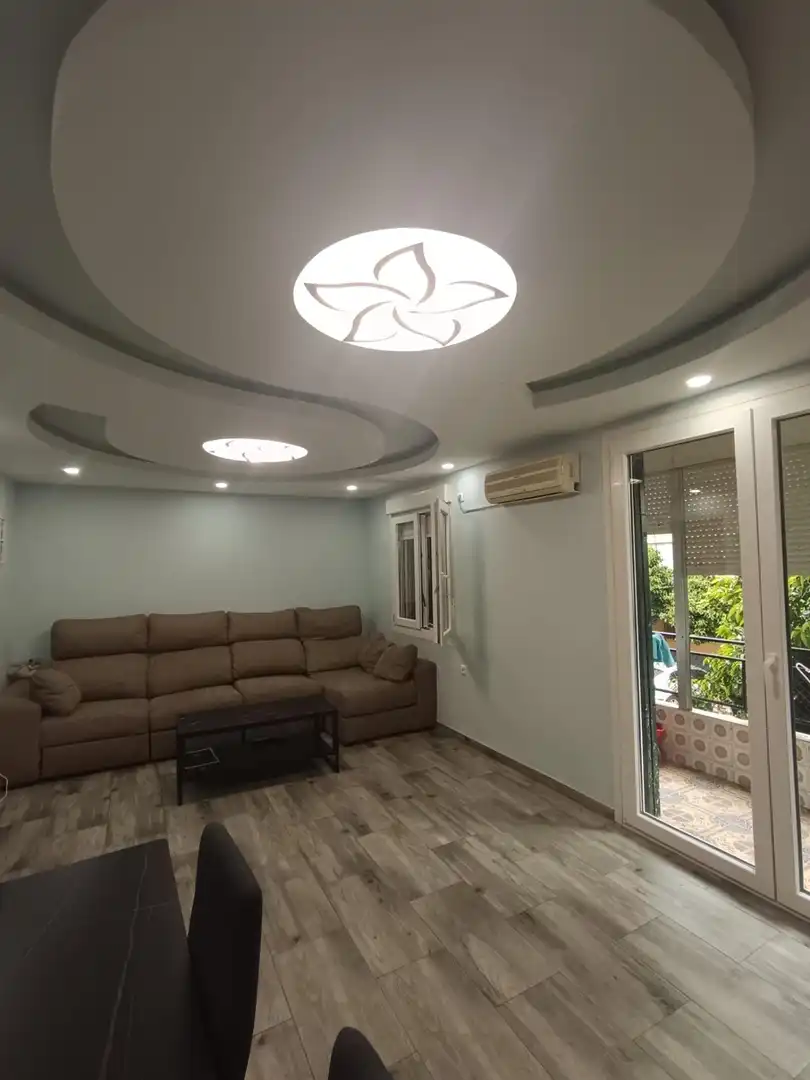 Living room of Flat for sale in Sevilla  with Air Conditioner and Furnished