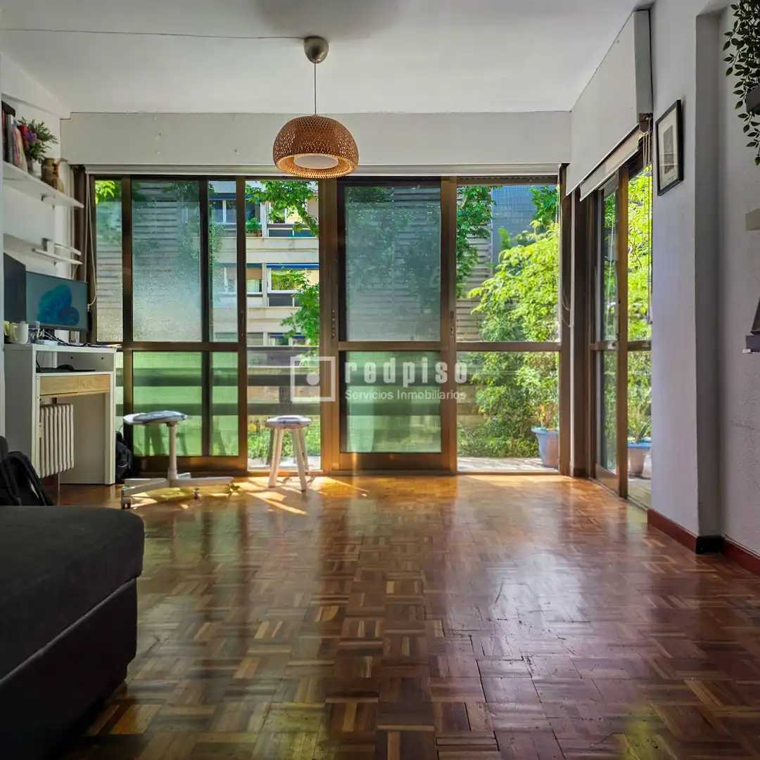 Vista exterior de Piso en venta en Madrid con Aire acondicionado, Calefacción y Jardín privado