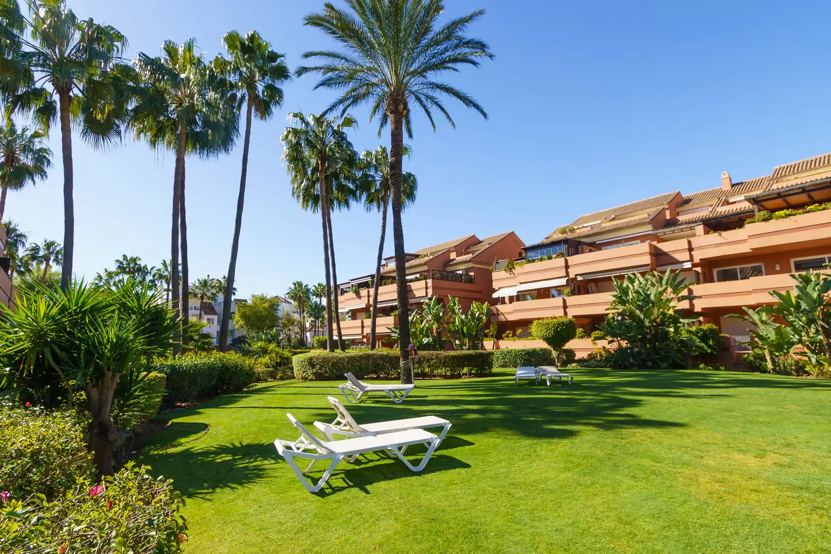 Home with pool for sale in Nueva Andalucía