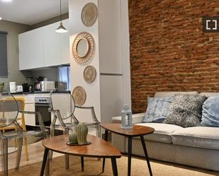 Living room of Flat to rent in  Madrid Capital  with Air Conditioner, Heating and Furnished