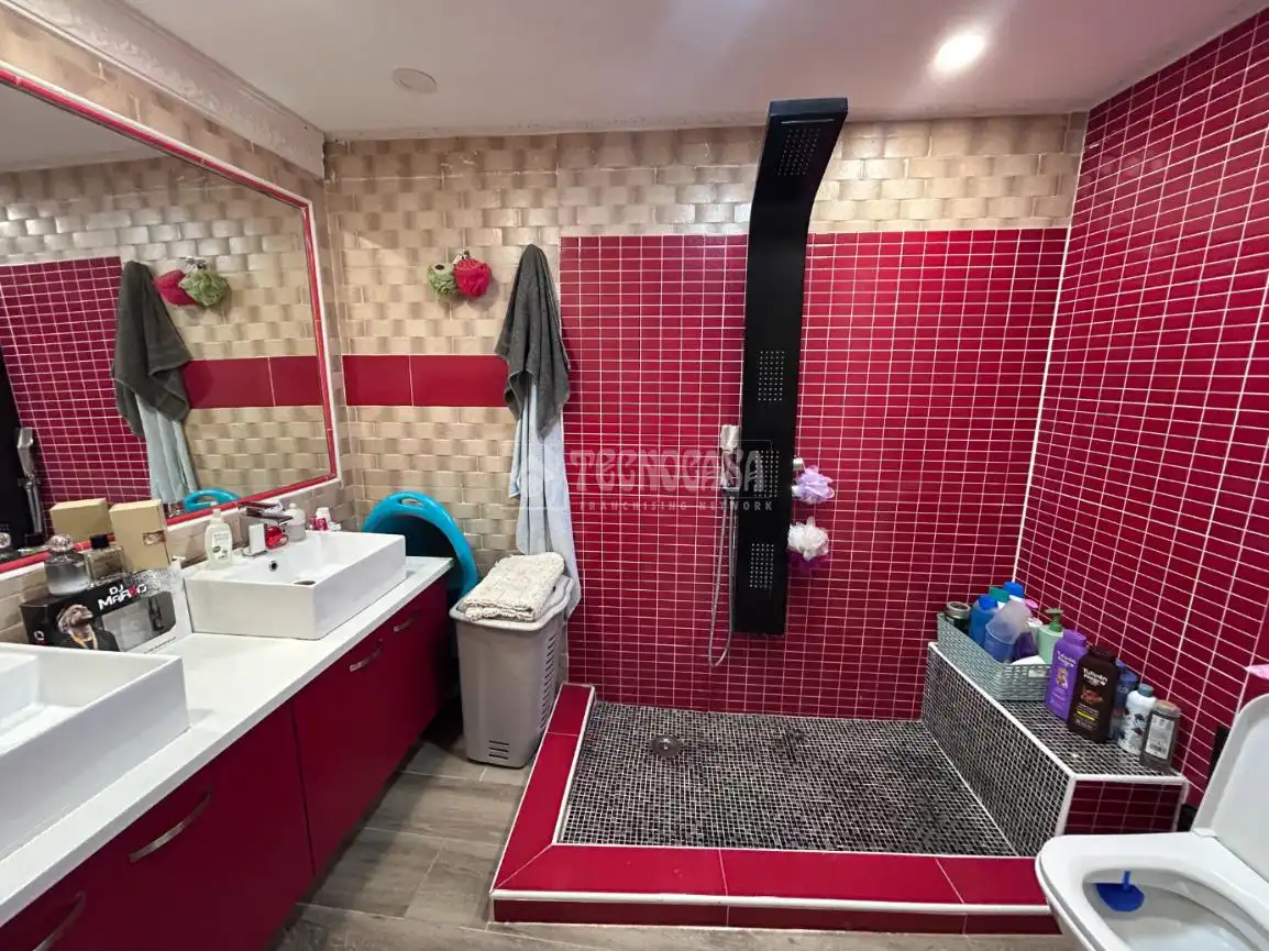 Bany de Casa adosada en venda en Torrent amb Aire condicionat, Calefacció i Jardí privat