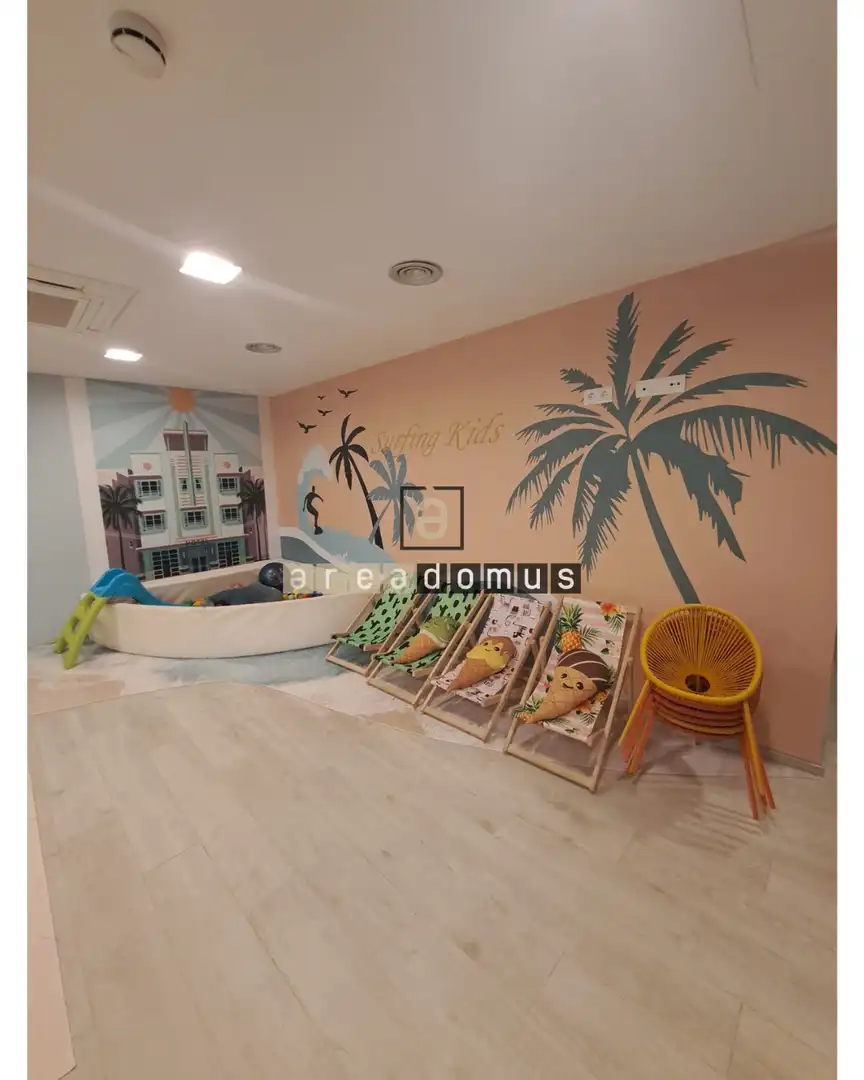 Sala de estar de Piso en venta en Sant Feliu de Llobregat con Calefacción, Jardín privado y Piscina