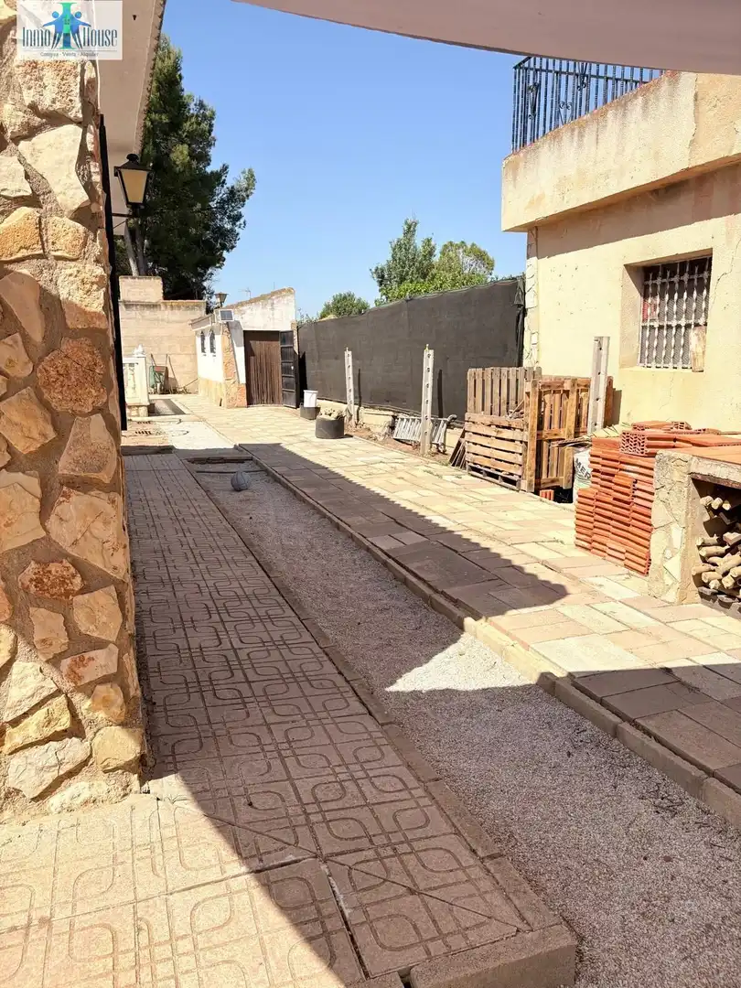 Vista exterior de Casa o xalet en venda en Albacete amb Aire condicionat, Calefacció i Jardí privat