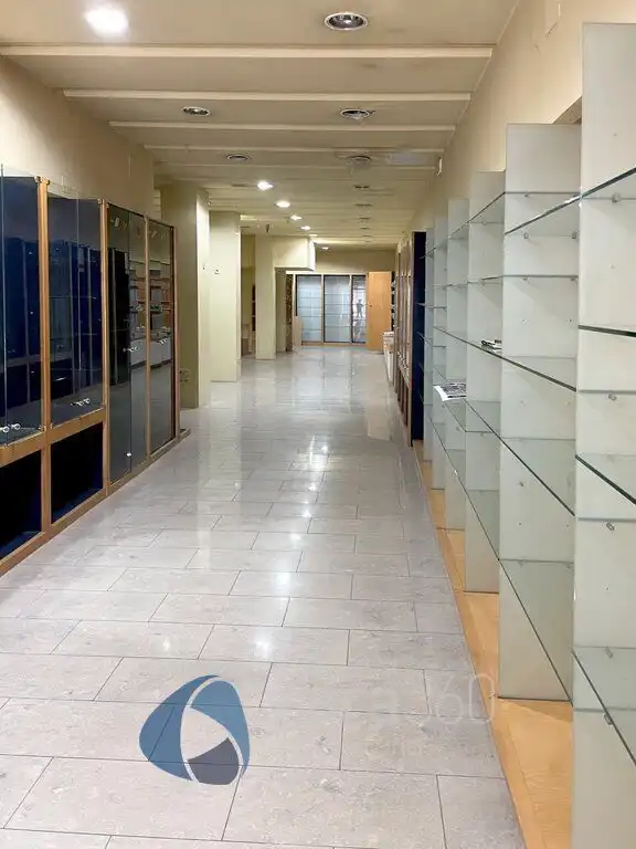 Local comercial de lloguer a General Vara De Rey, imagen 5