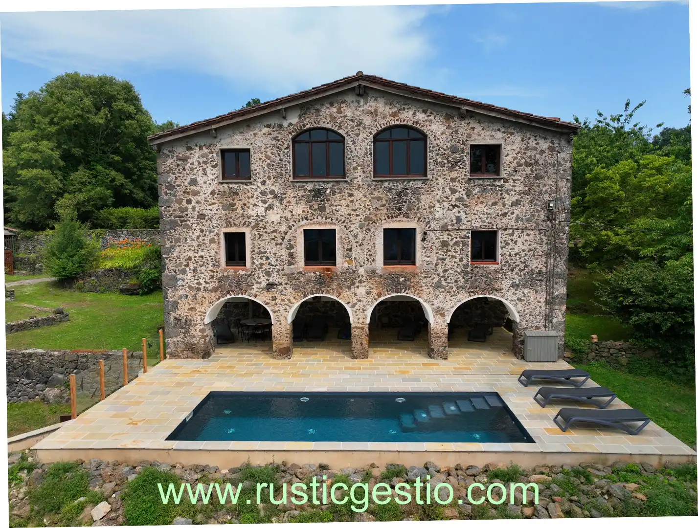 Vista exterior de Finca rústica en venta en Olot con Aire acondicionado, Jardín privado y Parquet