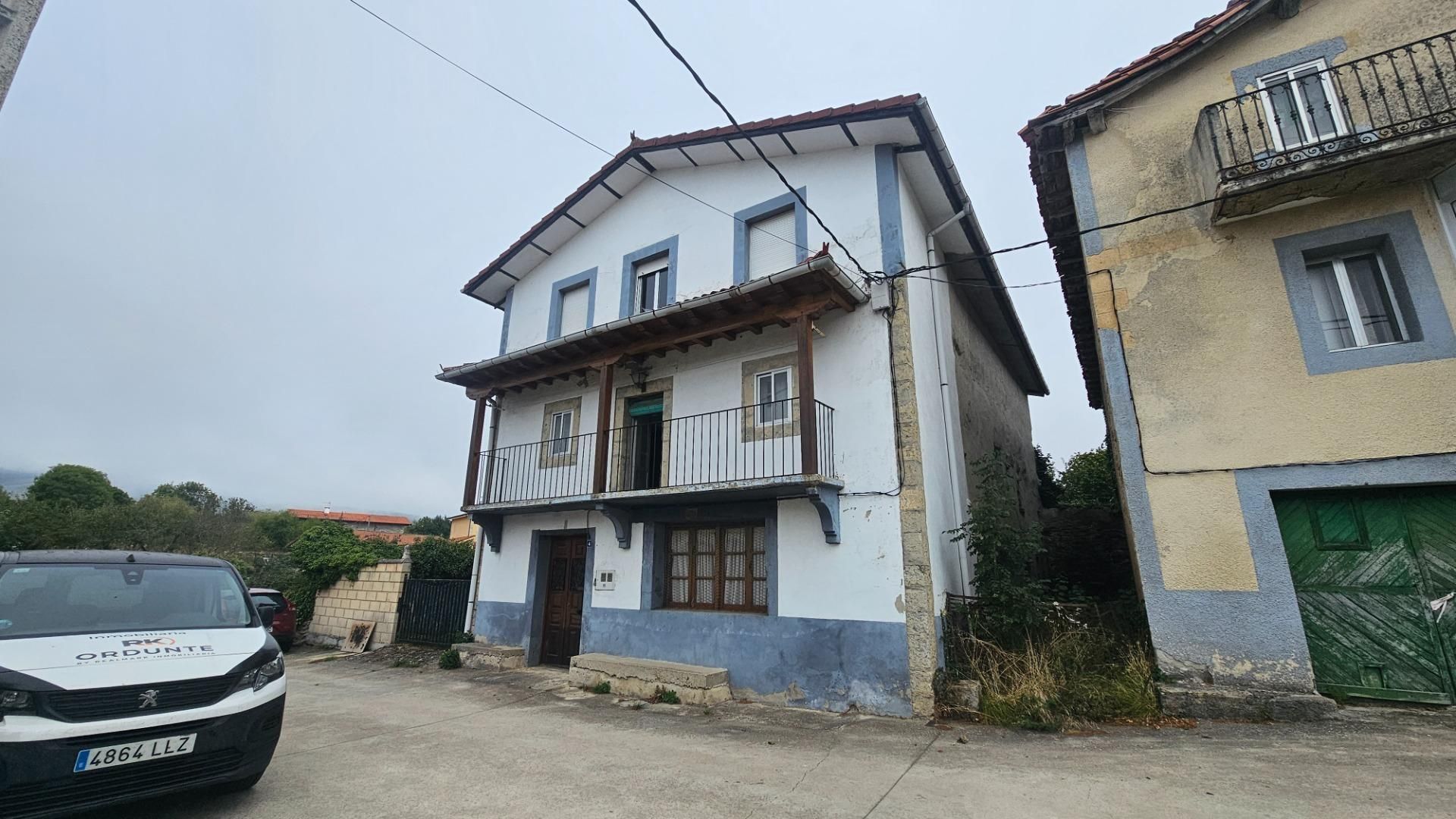 Exterior view of House or chalet for sale in Merindad de Montija  with Private garden, Storage room and Balcony