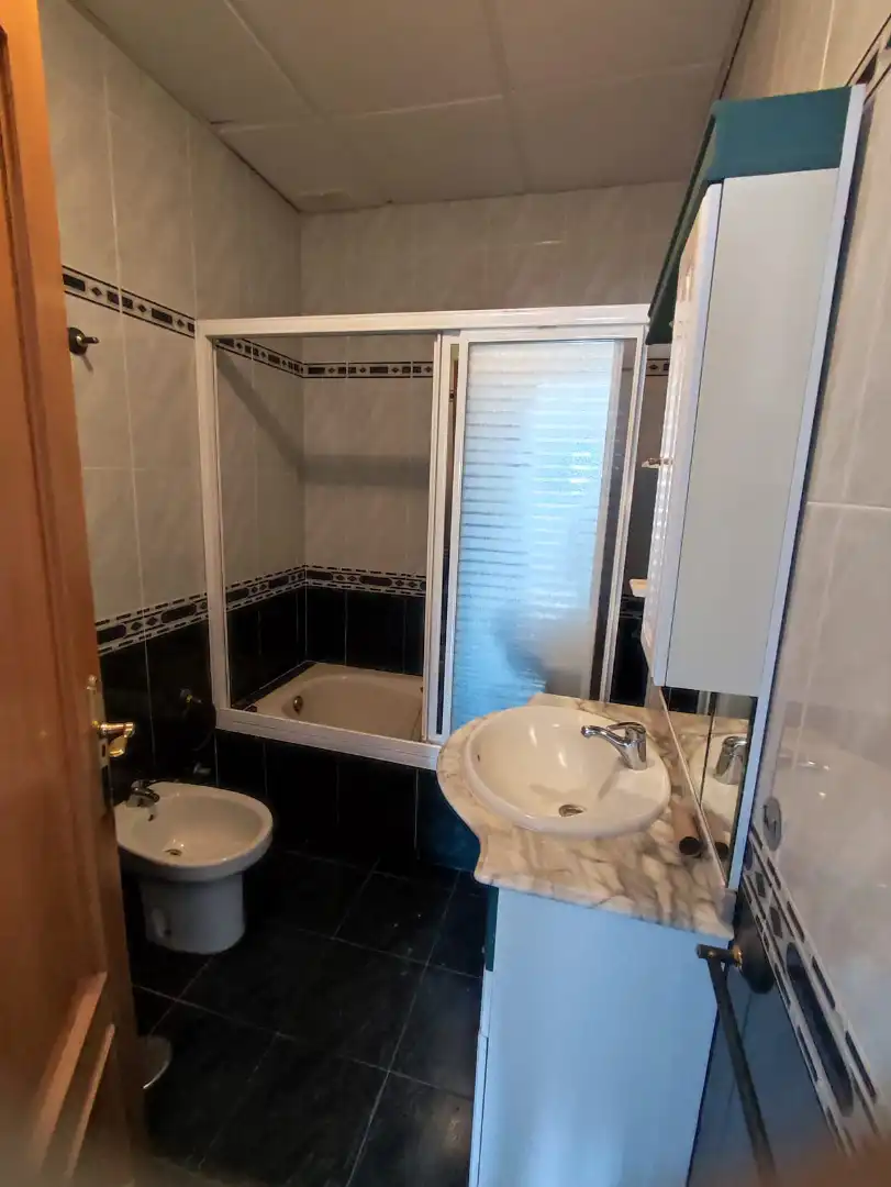 Bathroom of Houses for sale in Plasencia  with Air Conditioner, Heating and Terrace