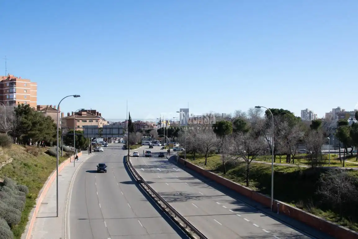 Vista exterior de Pis en venda en Madrid amb Calefacció i Piscina comunitària