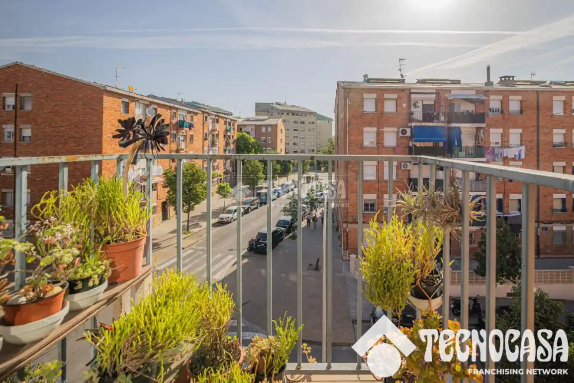 Vista exterior de Piso en venta en Terrassa
