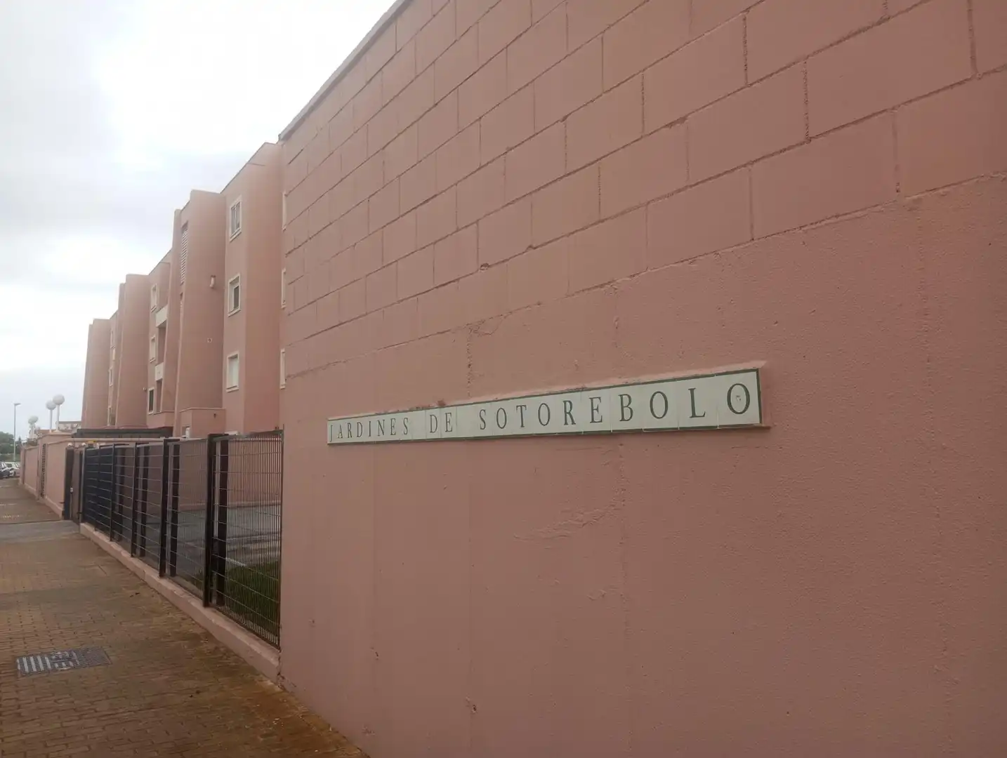 Vista exterior de Pis en venda en Algeciras amb Piscina comunitària