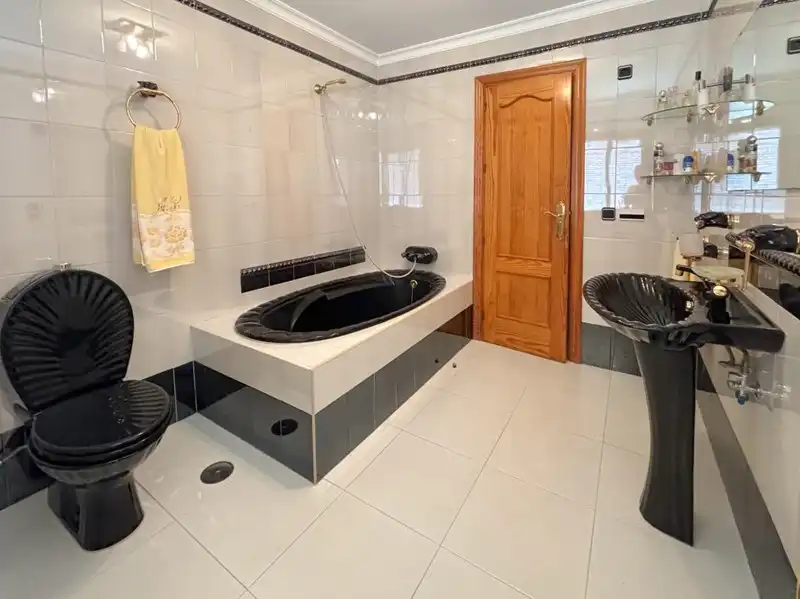 Bathroom of Houses for sale in Atarfe  with Air Conditioner