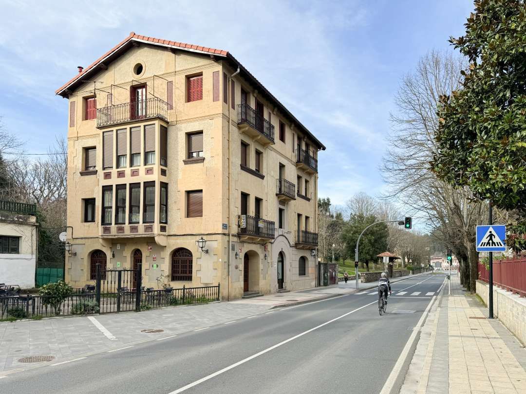 Vista exterior de Pis en venda en Legazpi amb Calefacció i Balcó
