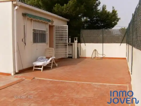 Vista exterior de Casa o xalet en venda en El Campello amb Aire condicionat, Jardí privat i Terrassa