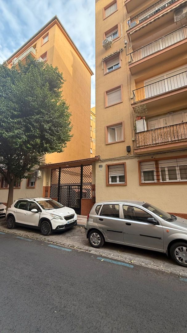 Vista exterior de Pis de lloguer en  Granada Capital amb Aire condicionat, Terrassa i Moblat