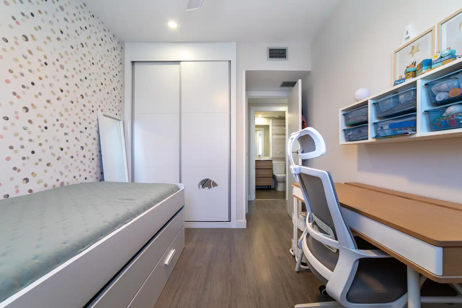 Bedroom of Flat for sale in Tres Cantos  with Air Conditioner, Heating and Private garden