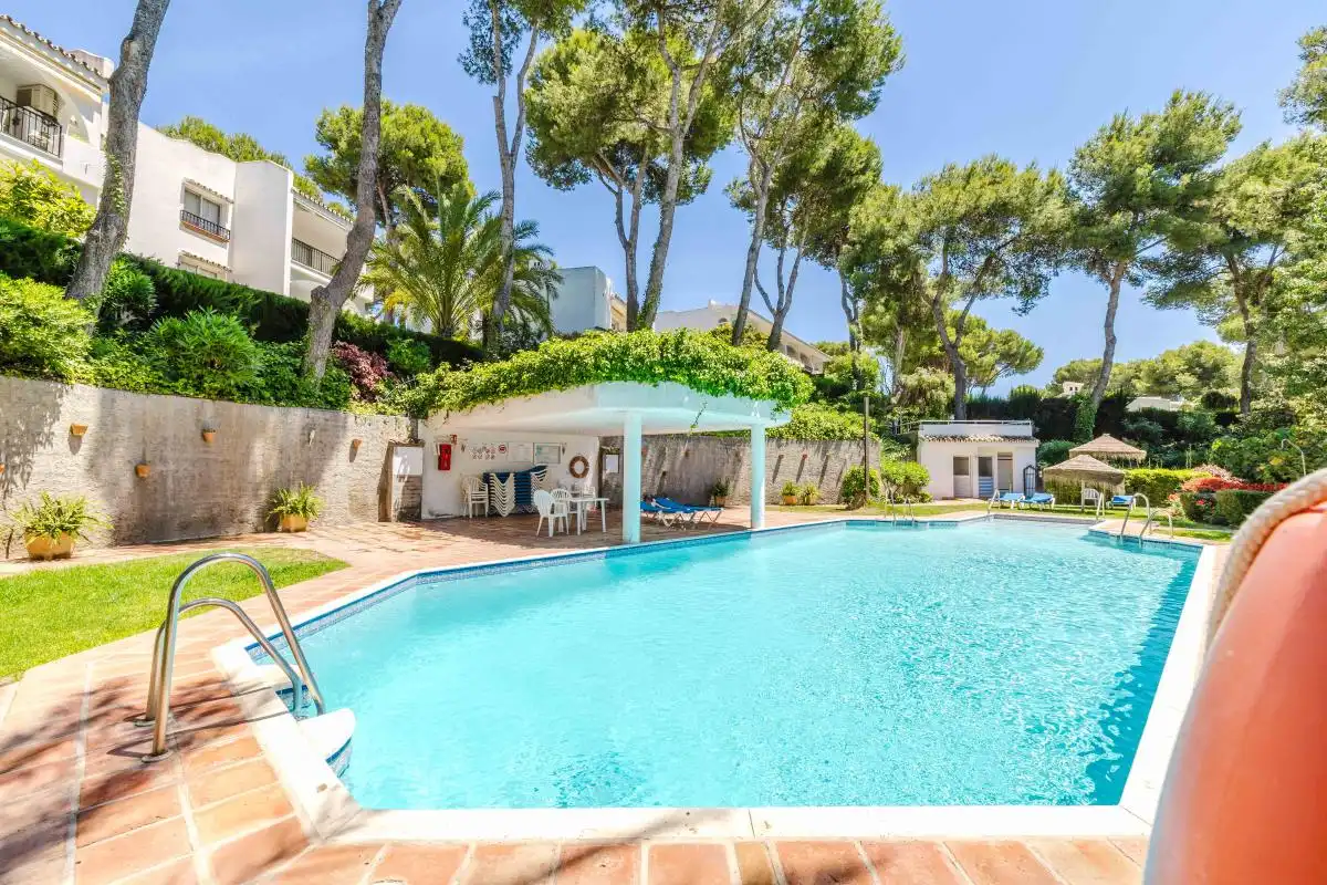 Piscina de Pis en venda en Mijas amb Aire condicionat, Calefacció i Jardí privat