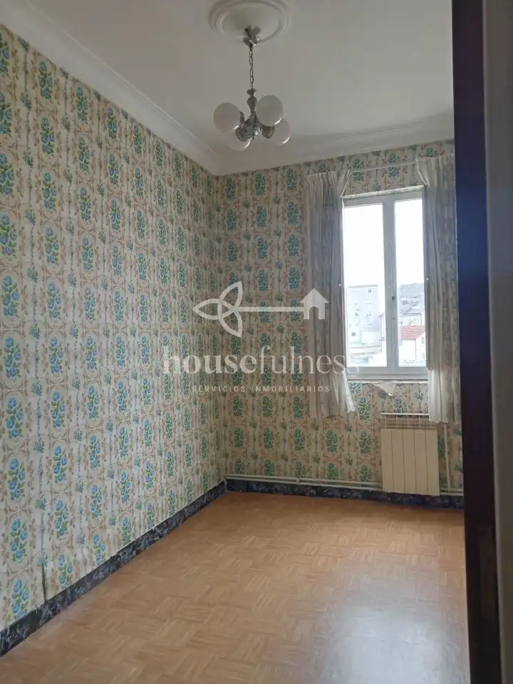 Habitación de Edificio en venta en Fene