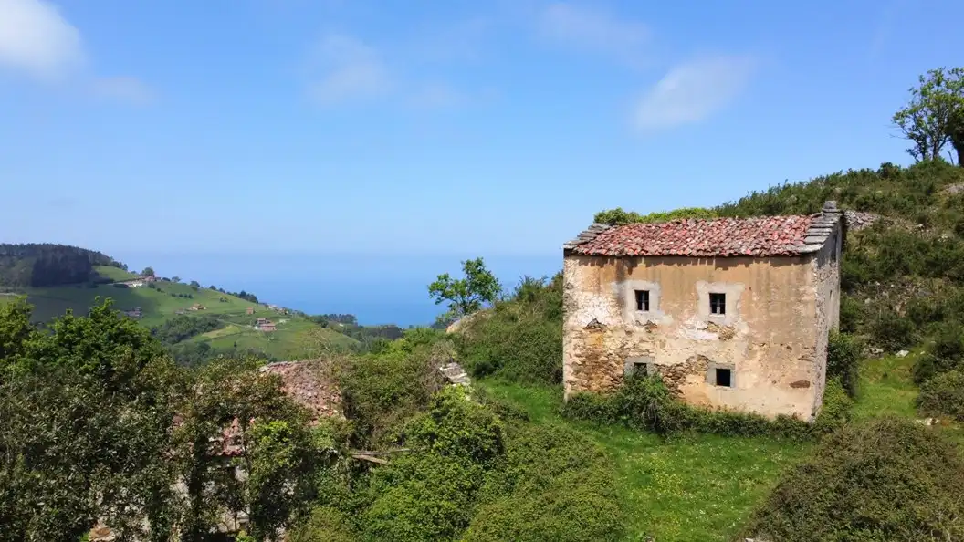 Wohnbaugrundstück zum Verkauf in Cudillero