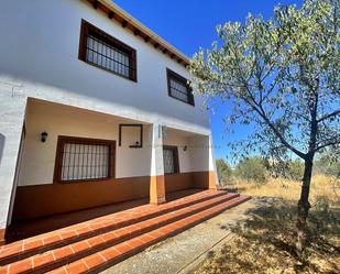 Vista exterior de Casa o xalet en venda en Navahermosa amb Terrassa