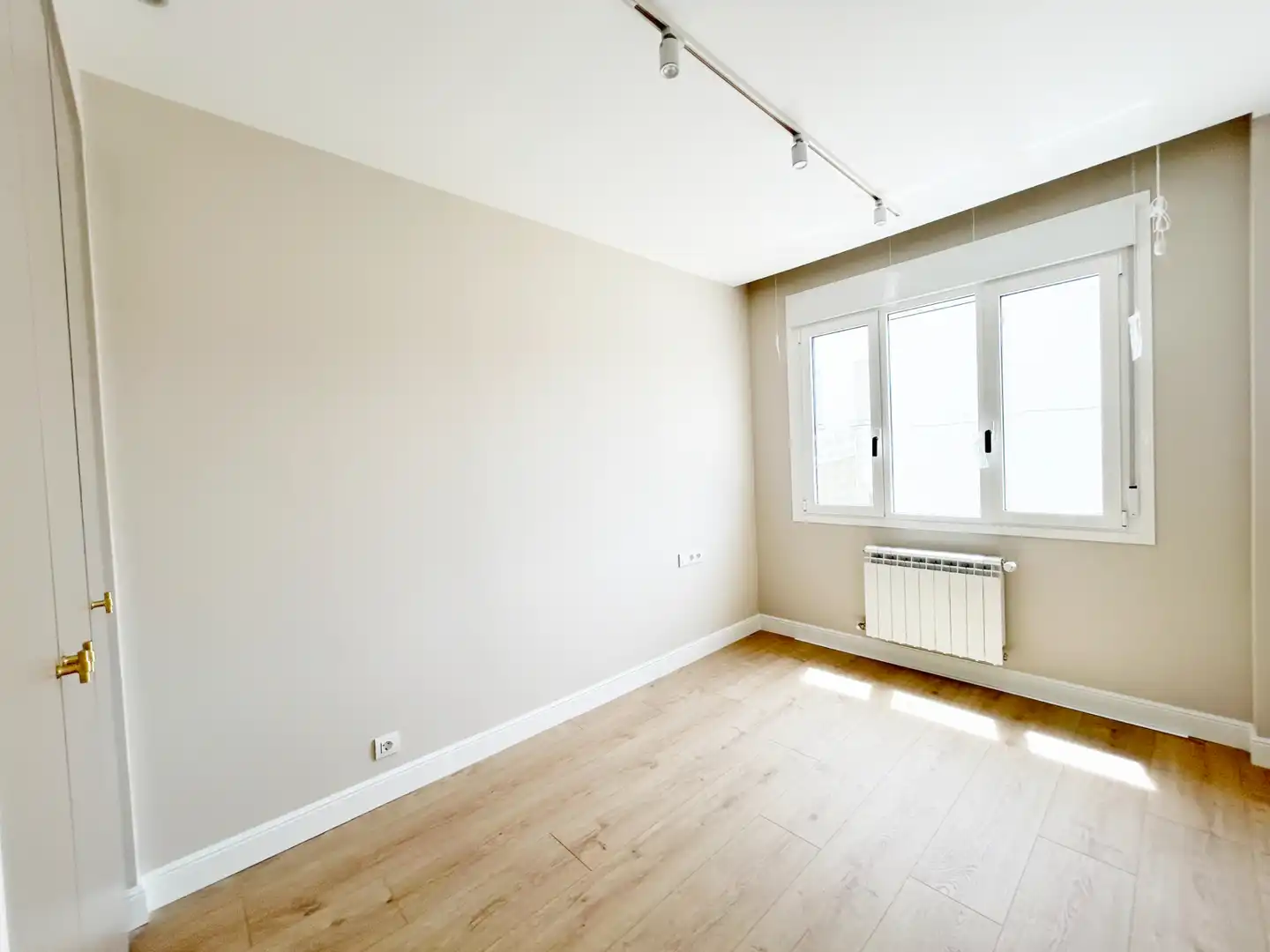 Habitación de Piso en venta en Vitoria - Gasteiz con Calefacción, Trastero y Horno