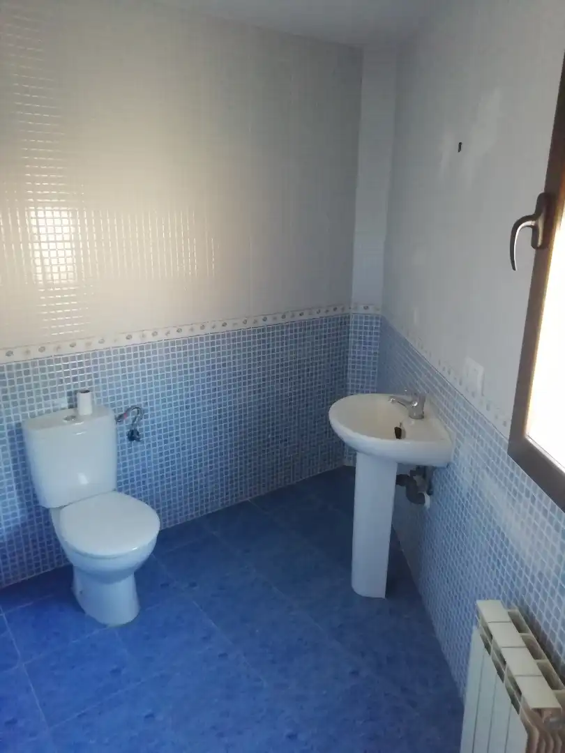 Baño de Casa o chalet de alquiler en Polán con Calefacción, Terraza y Trastero