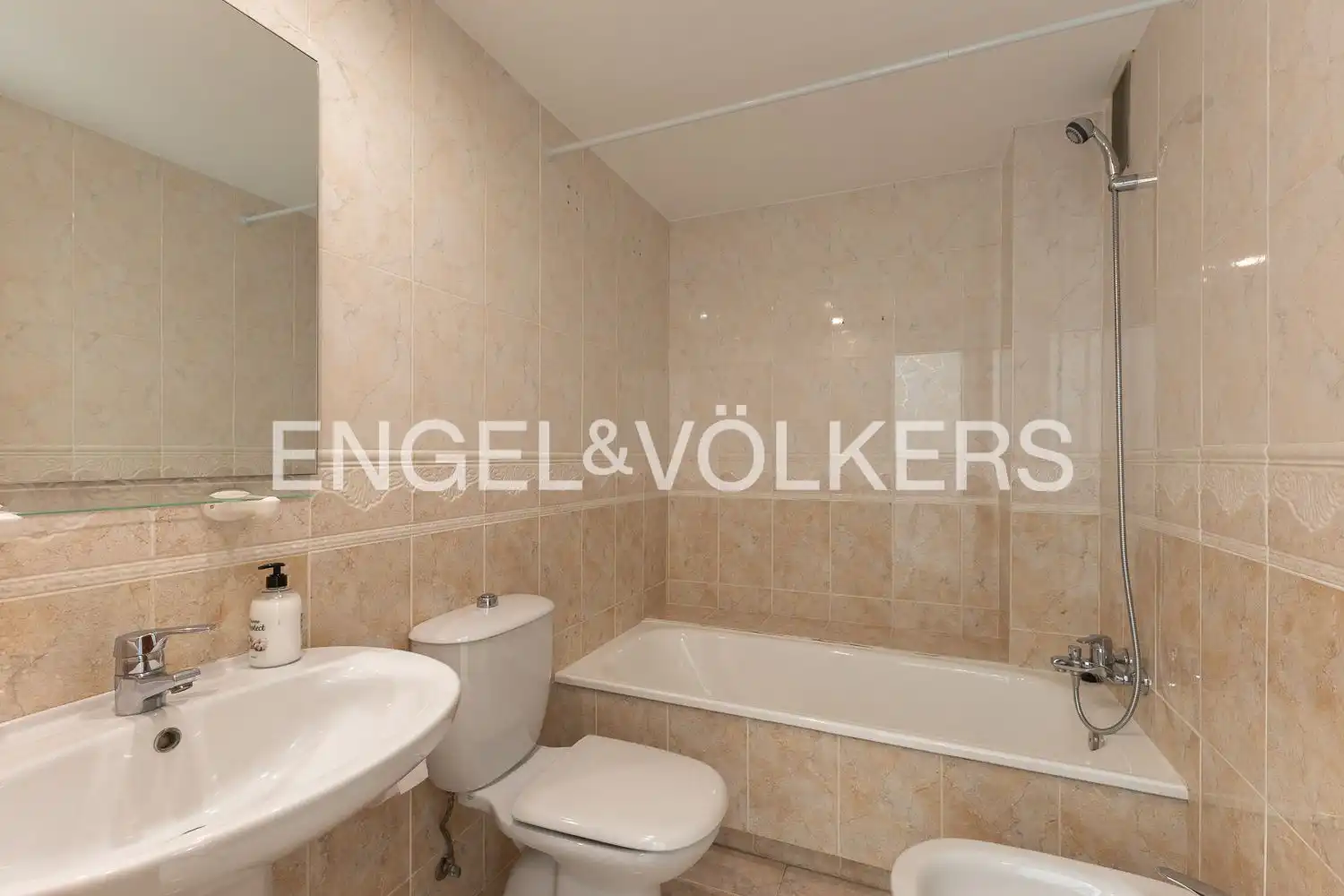 Baño de Piso de alquiler en Valencia con Aire acondicionado, Calefacción y Trastero