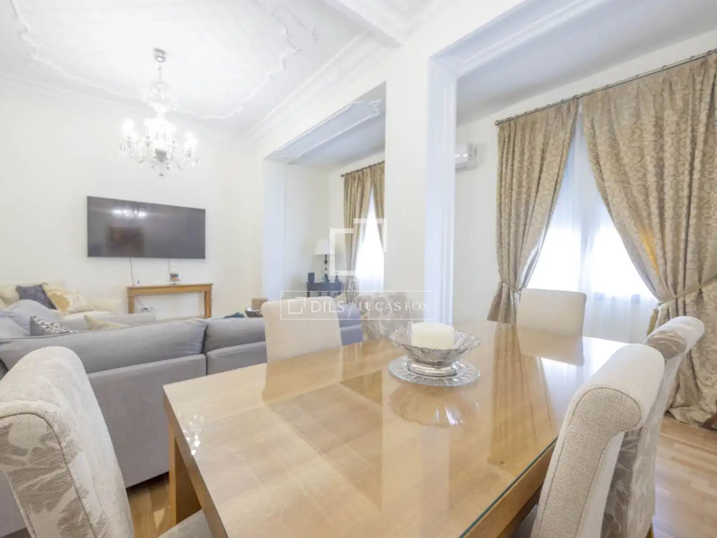 Living room of Flat for rent in Valencia  with Air Conditioner, Parquet flooring and Furnished