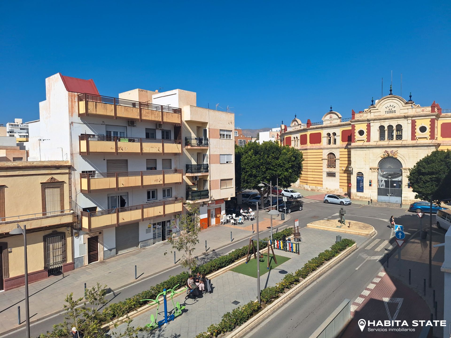 Exterior view of Single-family semi-detached for sale in  Almería Capital  with Terrace and Balcony