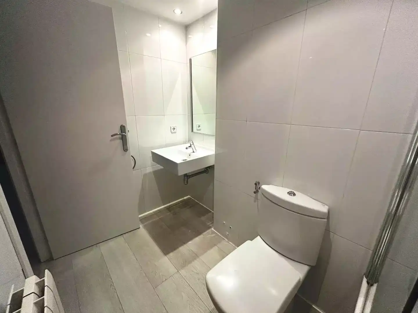 Badezimmer von Wohnung zur Miete in Girona mit Klimaanlage, Heizung und Parkett