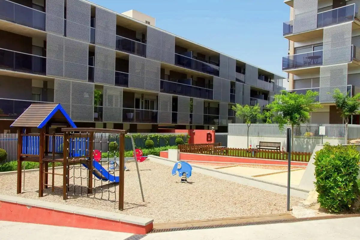 Außenansicht von Wohnung zum Verkauf in Salou mit Klimaanlage, Heizung und Privatgarten