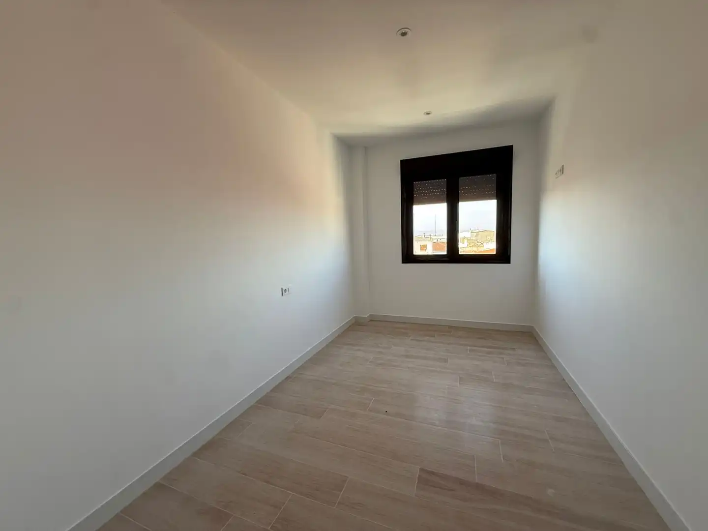 Habitación de Ático en venta en Tomelloso con Calefacción, Terraza y Balcón