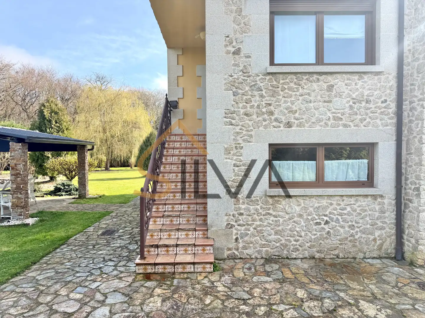 Vista exterior de Casa o xalet en venda en Lugo amb Calefacció, Jardí privat i Parquet
