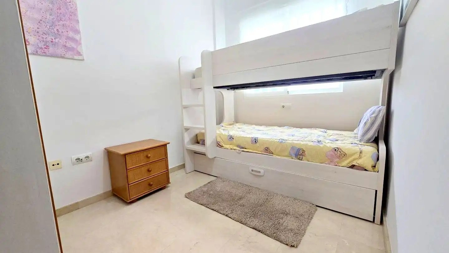 Habitación de Apartamento de alquiler en Gandia con Aire acondicionado, Calefacción y Terraza