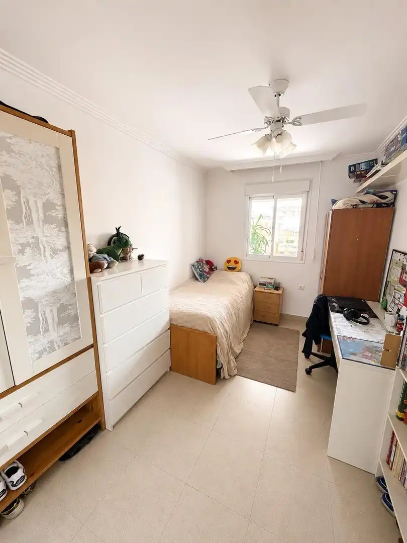 Schlafzimmer von Dachboden zum Verkauf in Málaga mit Klimaanlage, Terrasse und Abstellraum