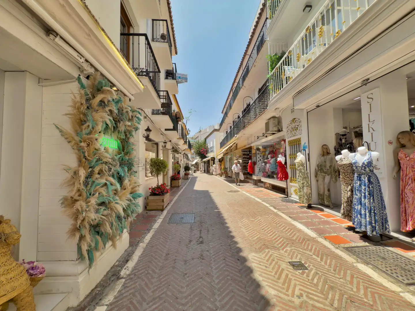 Exterior view of Apartments for sale in Marbella  with Parquet flooring and Balcony