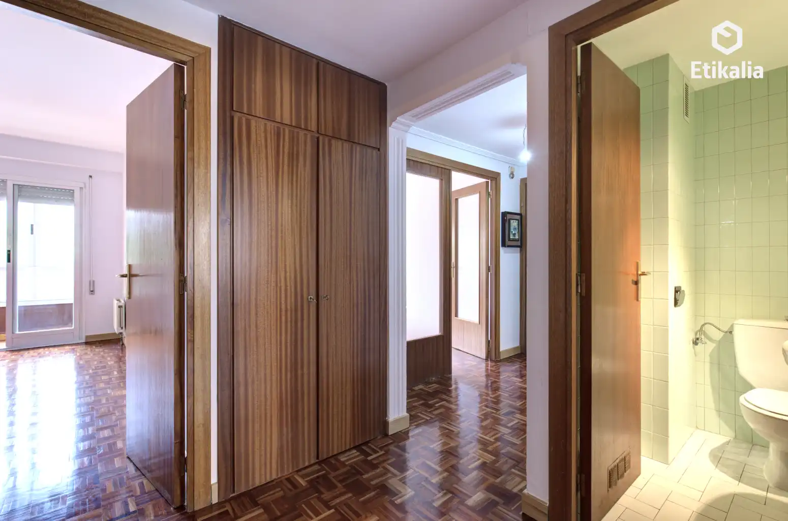 Piso en venta en Vitoria - Gasteiz con Calefacción, Terraza y Trastero