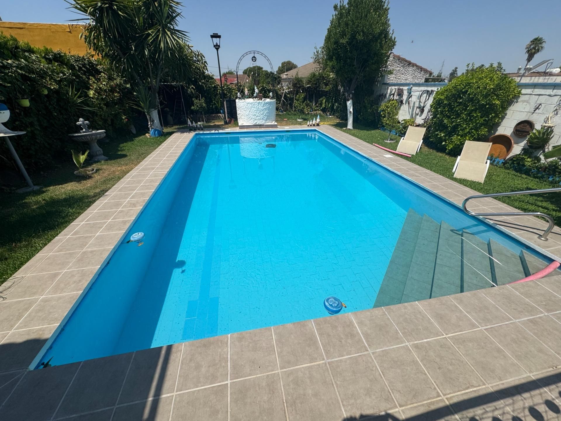 Piscina de Casa o xalet en venda en Dos Hermanas amb Aire condicionat, Jardí privat i Piscina