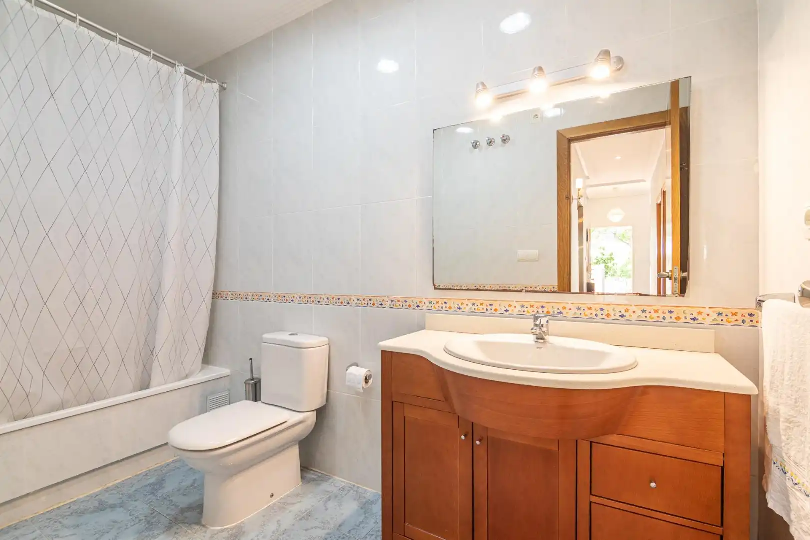 Bathroom of Houses for sale in Elche / Elx  with Air Conditioner, Heating and Terrace